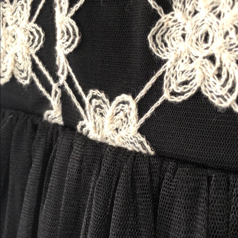 Jun & Ivy B/W Tulle floral Dress, super cute! 🤩 - Picture 3 of 5